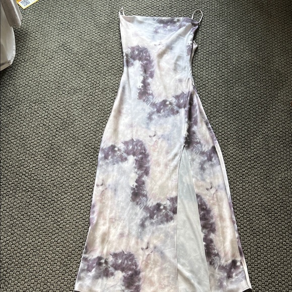 Superdown Satin Krystal Slit Detail Gray Tie Dye Patterned Maxi Dress - Picture 2 of 13